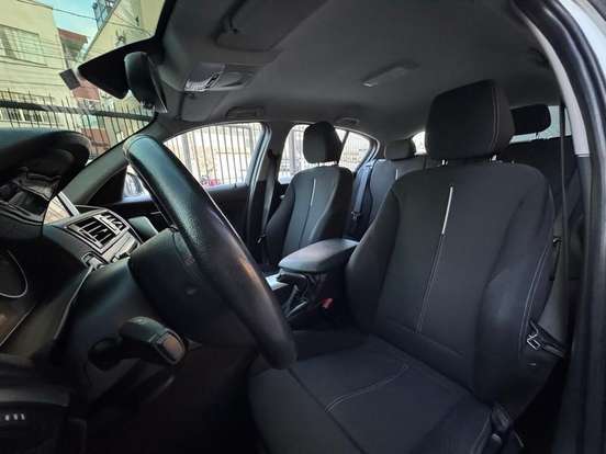 BMW-118i-2012