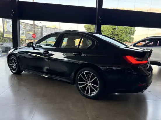 BMW-320i-2019