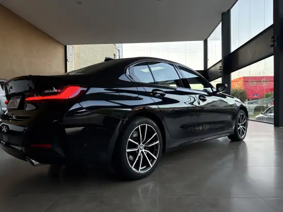 BMW-320i-2019