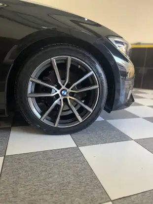 BMW-320i-2020