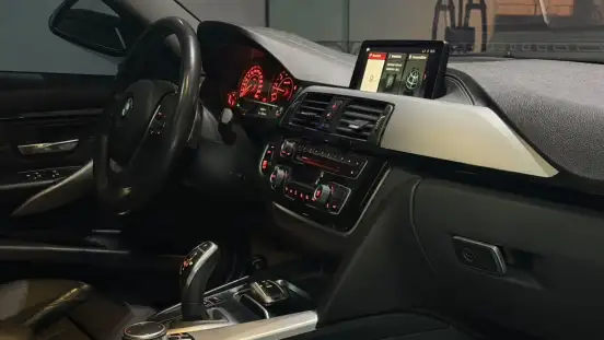 BMW-320i-2017
