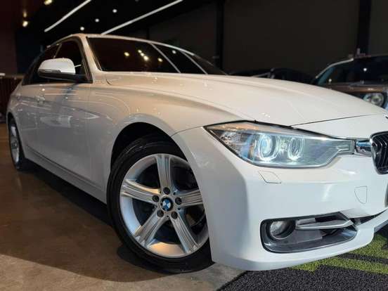 BMW-320i-2015