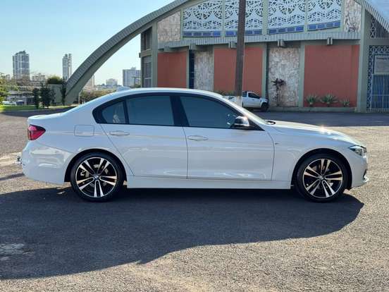 BMW-320i-2018