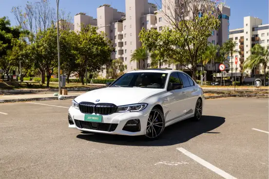 BMW-330e-2021
