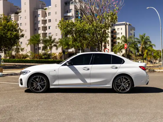 BMW-330e-2.0 16V TURBO HÍBRIDO M SPORT AUTOMÁTICO BMW-330e-2021