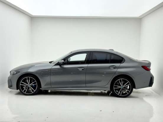BMW-330e-2.0 16V TURBO HÍBRIDO M SPORT AUTOMÁTICO BMW-330e-2024