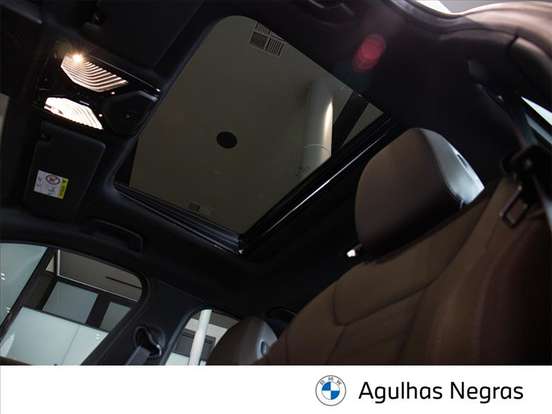 BMW-330e-2025