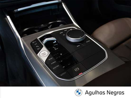 BMW-330e-2025
