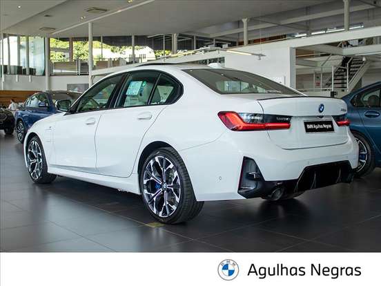 BMW-330e-2025