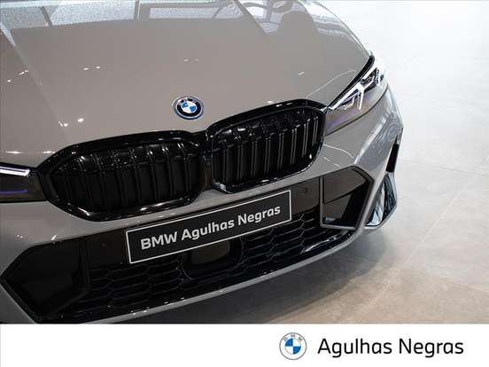 BMW-330e-2025