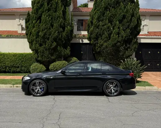 BMW-M5-4.4 V8 32V GASOLINA 4P AUTOMÁTICO BMW-M5-2012