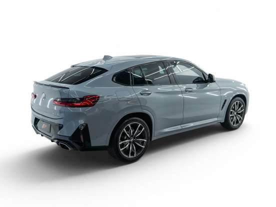 BMW-X4-2022