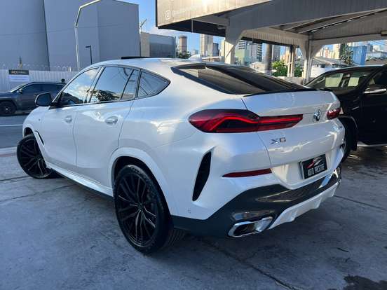 BMW-X6-2022