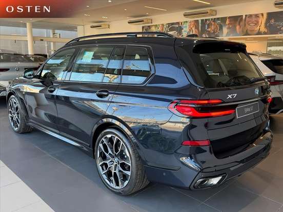 BMW-X7-2025