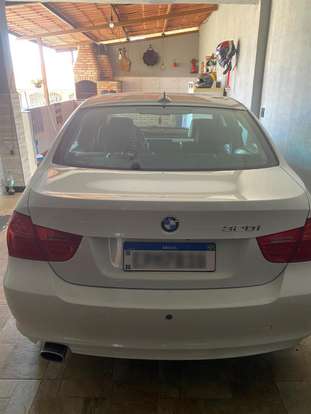 BMW-320i-2010