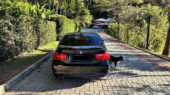 BMW-320i-2010