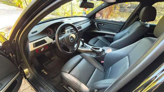 BMW-320i-2010