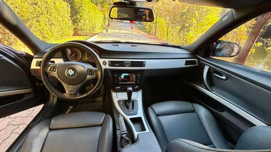 BMW-320i-2010