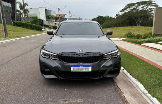 BMW-330e-2022