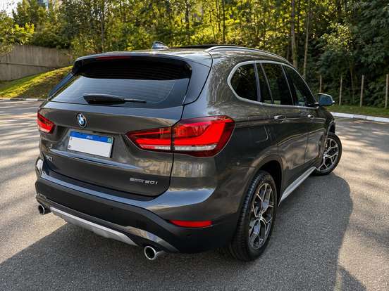 BMW-X1-2.0 16V TURBO ACTIVEFLEX SDRIVE20I X-LINE 4P AUTOMÁTICO BMW-X1-2021