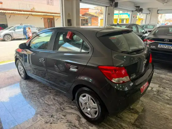 CHEVROLET-ONIX-2016