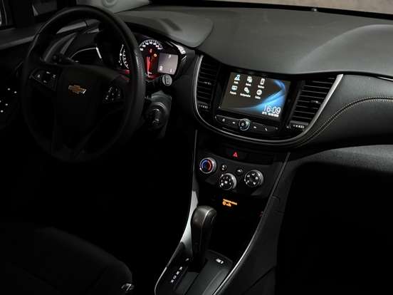 CHEVROLET-TRACKER-2017
