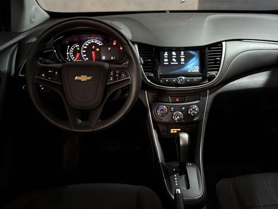 CHEVROLET-TRACKER-2017