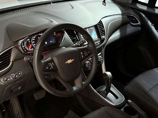 CHEVROLET-TRACKER-2017