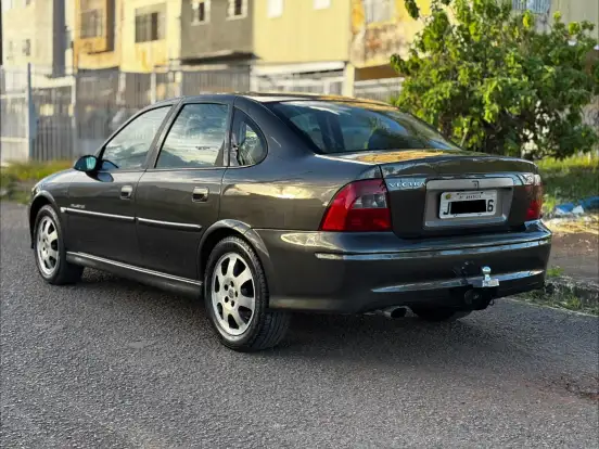 CHEVROLET-VECTRA-2.0 MPFI COLLECTION 8V GASOLINA 4P MANUAL CHEVROLET-VECTRA-2005