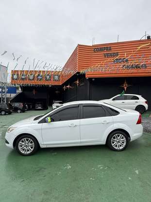 FORD-FOCUS-2012