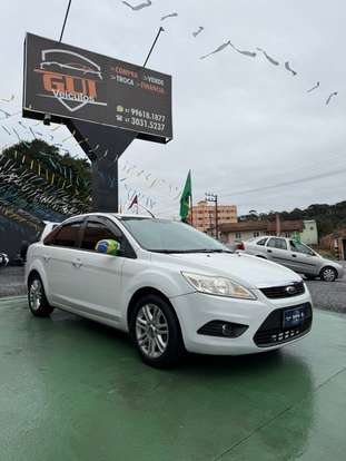 FORD-FOCUS-2012