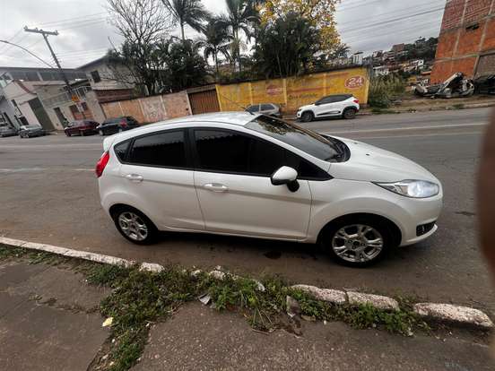 FORD-FIESTA-2014