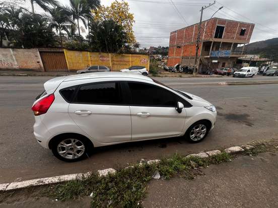 FORD-FIESTA-2014