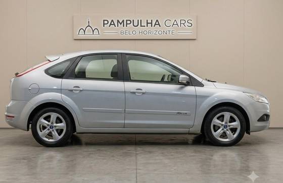 FORD FOCUS 2.0 GLX 16V FLEX 4P AUTOMÁTICO