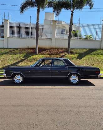 FORD-GALAXIE-1982