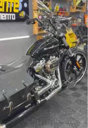 HARLEY-DAVIDSON SOFTAIL BREAKOUT 
