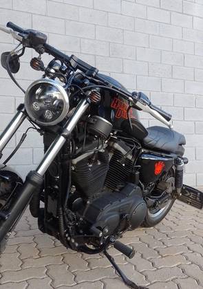 HARLEY-DAVIDSON SPORTSTER XL 883 R 