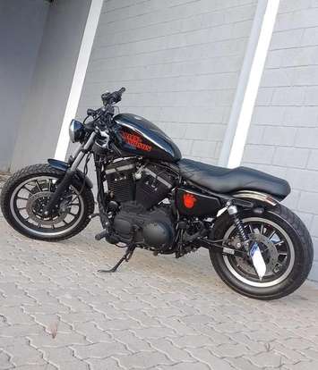 HARLEY-DAVIDSON-SPORTSTER XL 883 R-2013