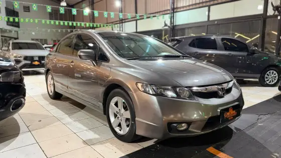 HONDA CIVIC 1.8 LXS 16V FLEX 4P AUTOMÁTICO HONDA CIVIC 1.8 LXS 16V FLEX 4P AUTOMÁTICO