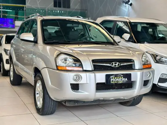 HYUNDAI TUCSON 2.0 MPFI GLS 16V 143CV 2WD FLEX 4P AUTOMÁTICO HYUNDAI TUCSON 2.0 MPFI GLS 16V 143CV 2WD FLEX 4P AUTOMÁTICO