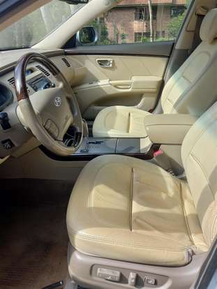 HYUNDAI-AZERA-2010