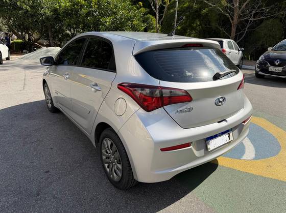 HYUNDAI HB20 1.0 COMFORT PLUS 12V FLEX 4P MANUAL