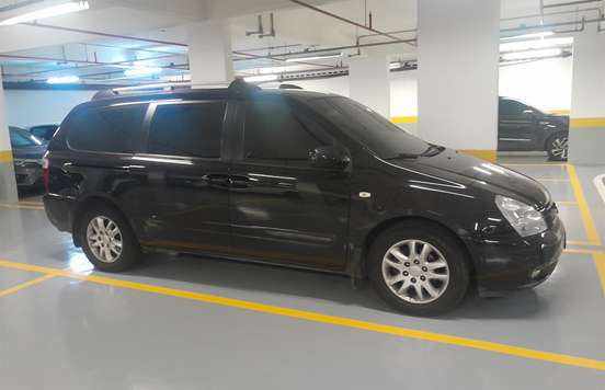 KIA-CARNIVAL-2008