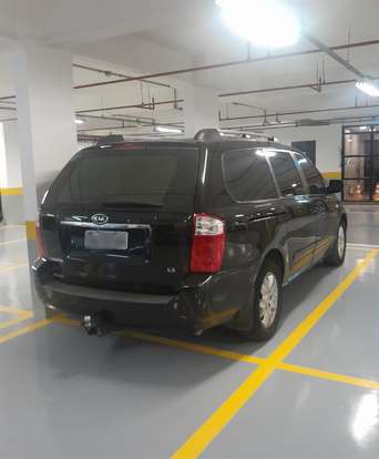 KIA-CARNIVAL-2008