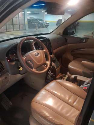 KIA-CARNIVAL-2008