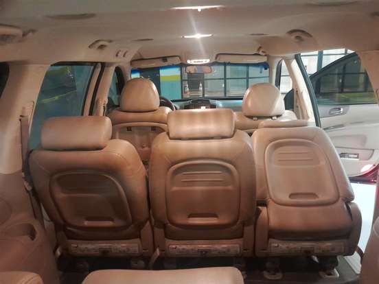 KIA-CARNIVAL-2008