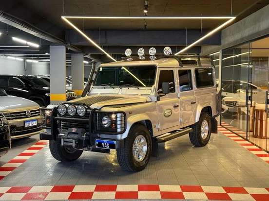 LAND ROVER-DEFENDER-2.5 COUNTY SW 110 4X4 TURBO DIESEL 4P MANUAL LAND ROVER-DEFENDER-2005