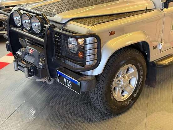 LAND ROVER-DEFENDER-2.5 COUNTY SW 110 4X4 TURBO DIESEL 4P MANUAL LAND ROVER-DEFENDER-2005