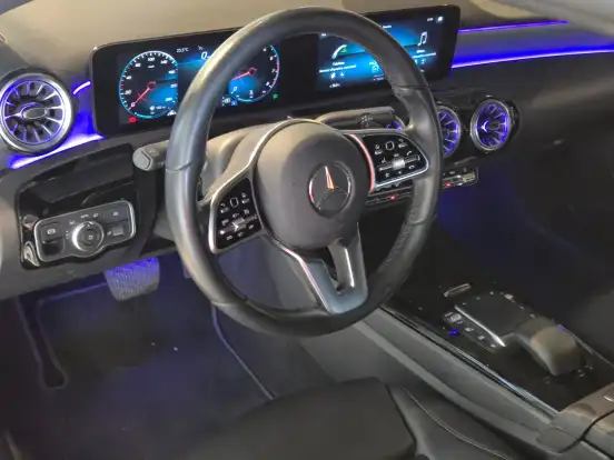 MERCEDES-BENZ-A 200-2021