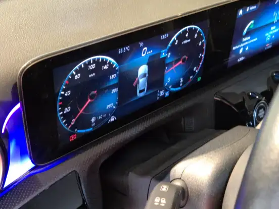 MERCEDES-BENZ-A 200-2021